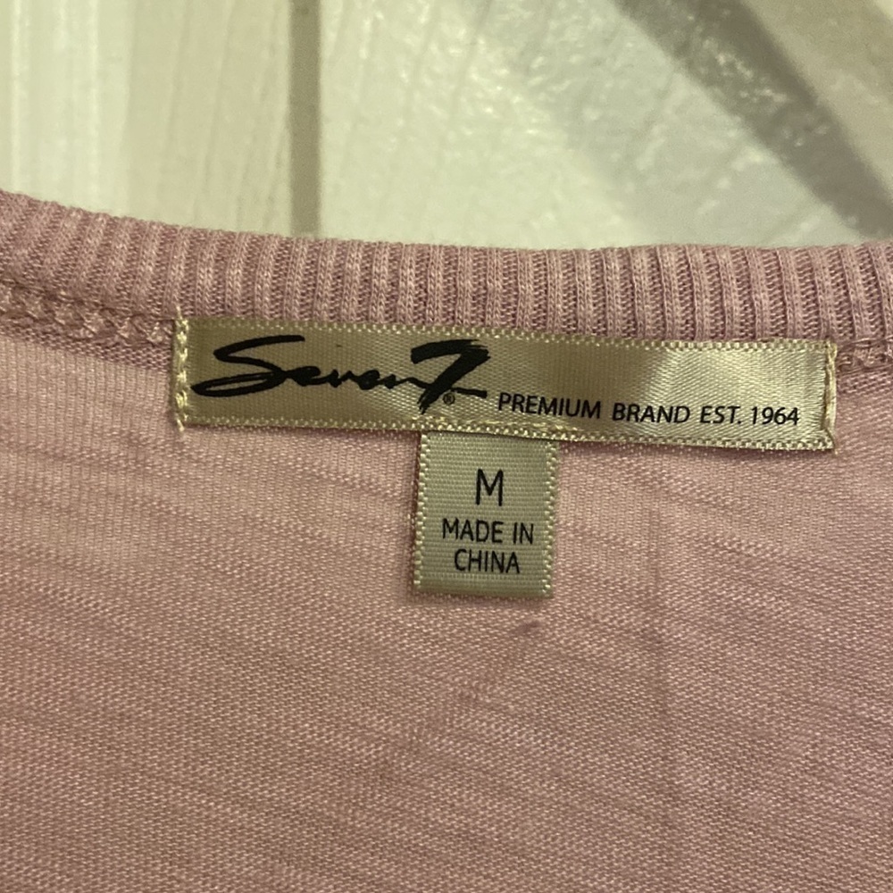 Light purplish-pink Seven 3/4 sleeve women’s v-neck shirt medium. NWT - Picture 3 of 6